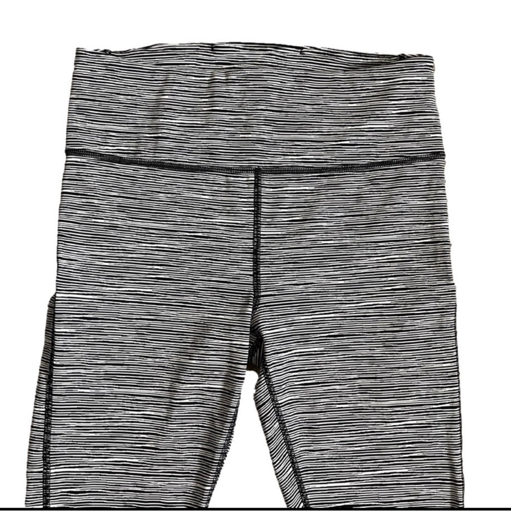 Athleta Ultimate Linear Lines Capri Size Small Black White Coin Pocket Stretch - Picture 4 of 11